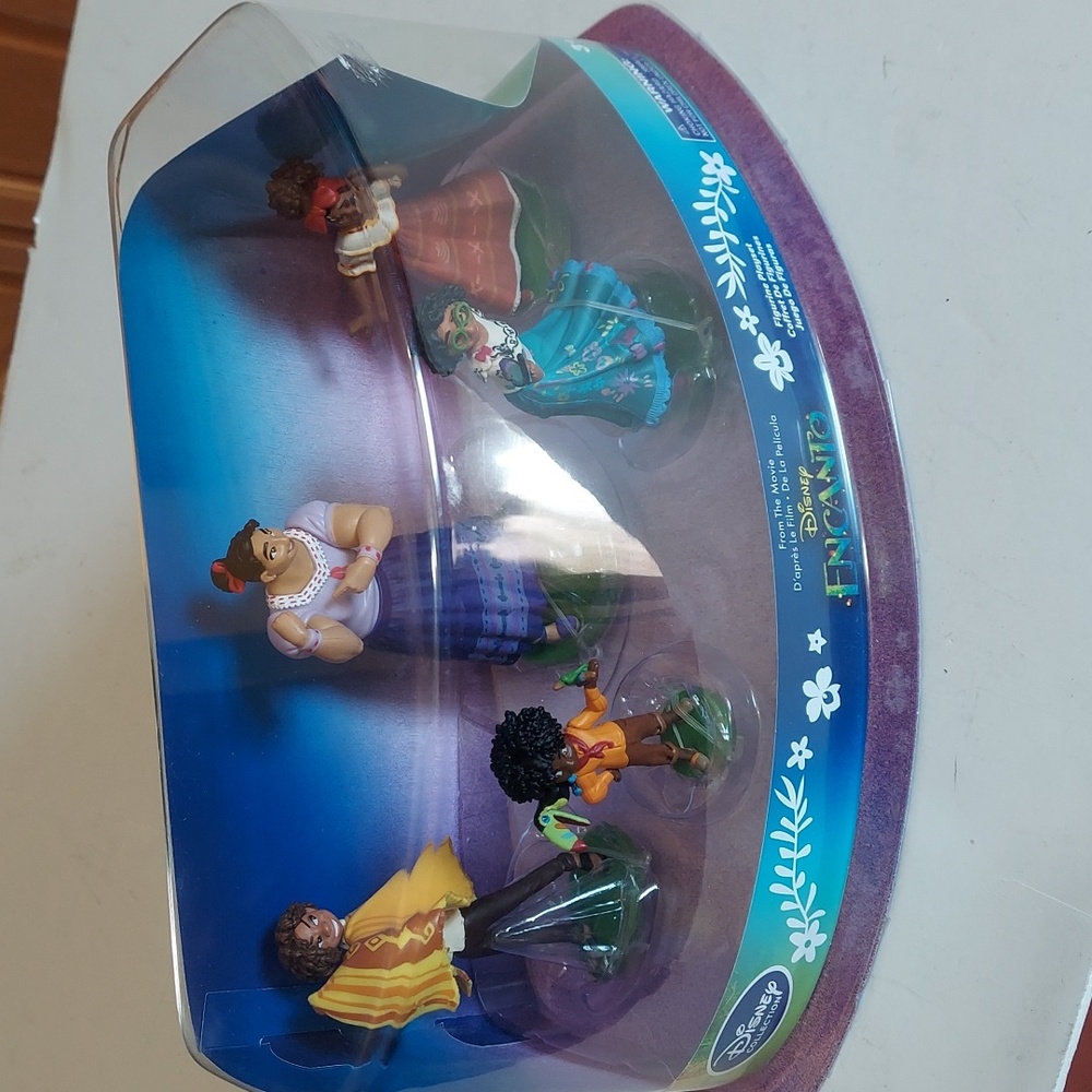 Disney Encanto figurine playset new . Ages 3+ . Package Has Little Wear .